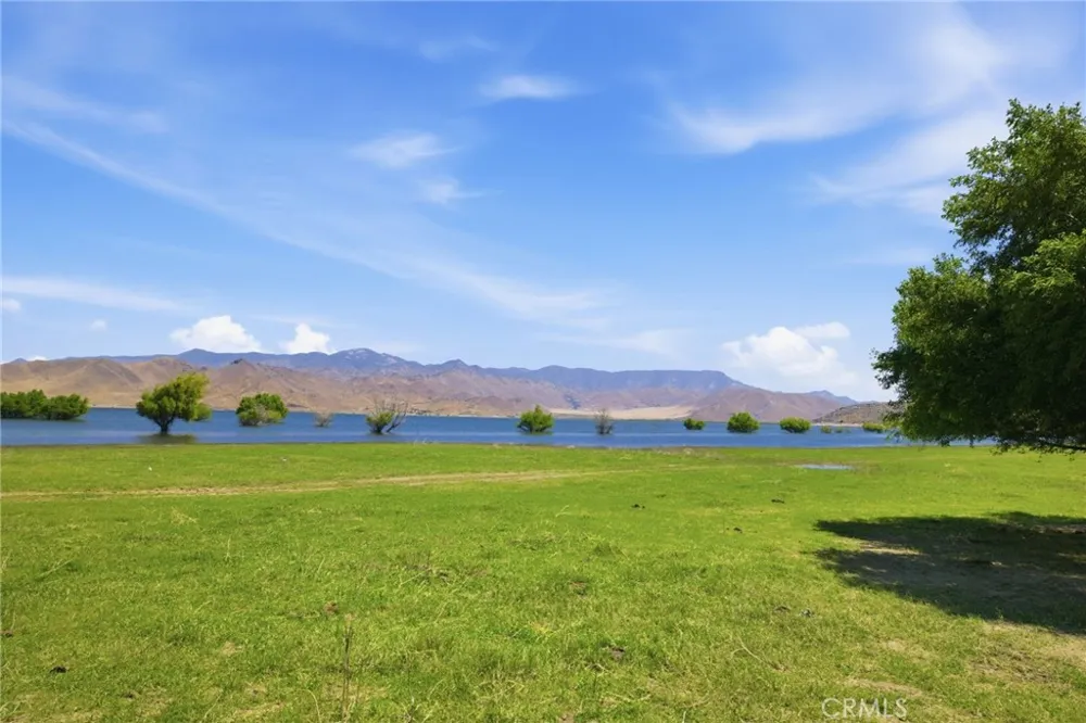 3300 Cook Peak Lake Isabella, CA 93240