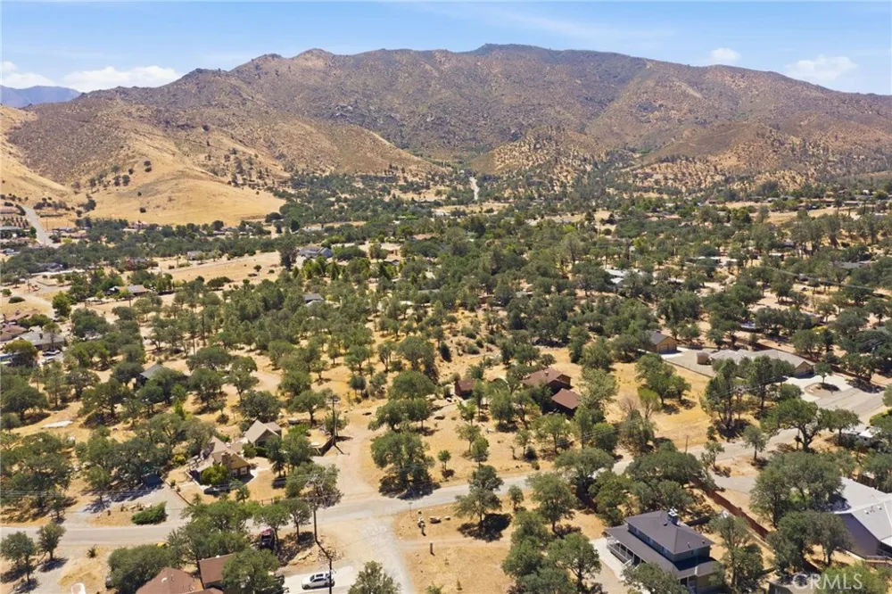 3300 Cook Peak Lake Isabella, CA 93240