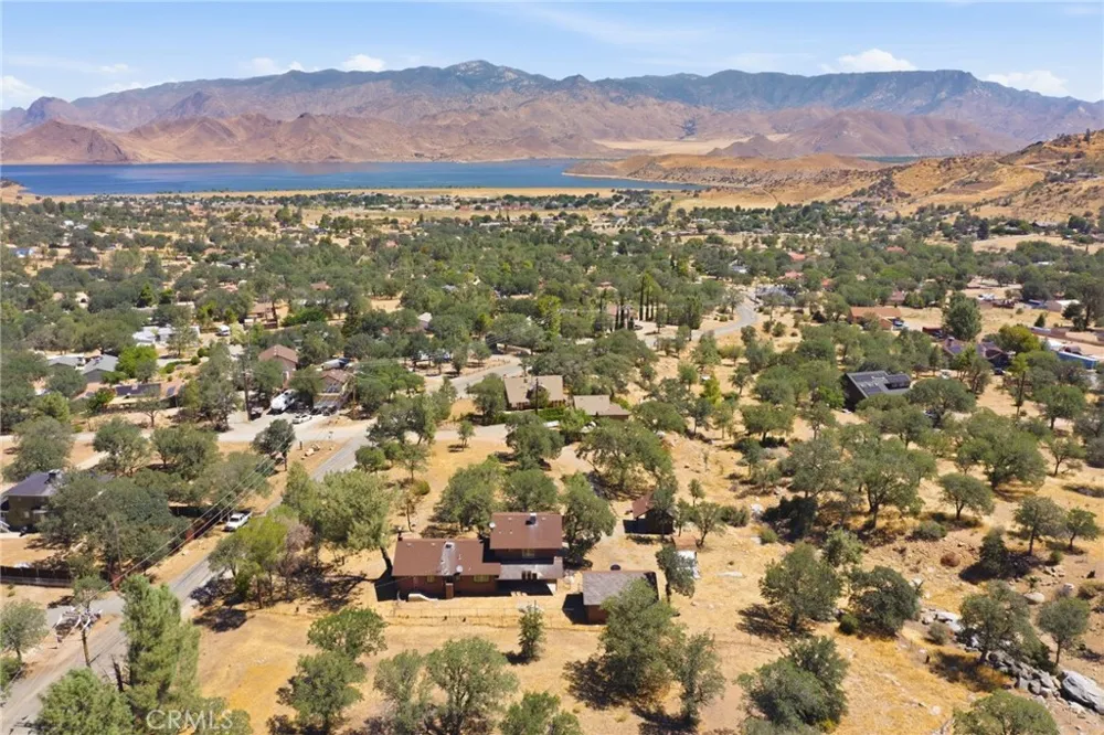 3300 Cook Peak Lake Isabella, CA 93240
