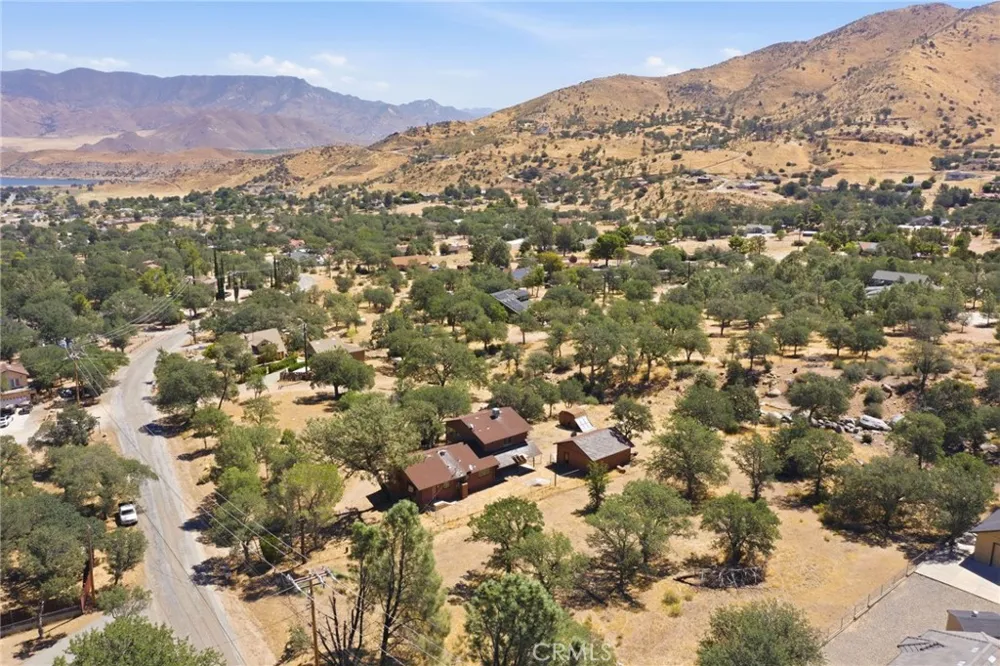 3300 Cook Peak Lake Isabella, CA 93240