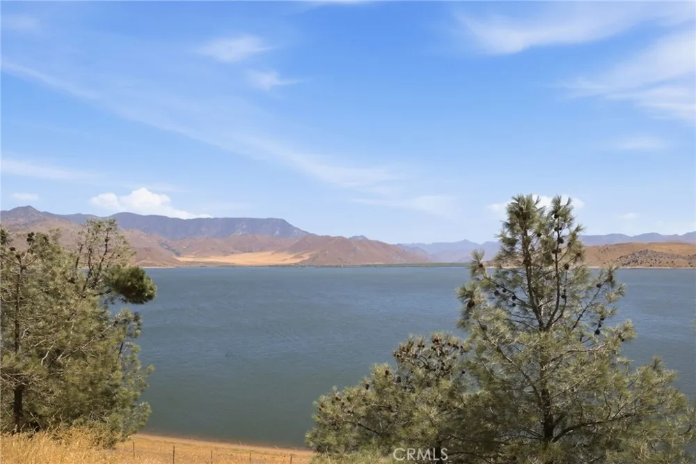 3300 Cook Peak Lake Isabella, CA 93240