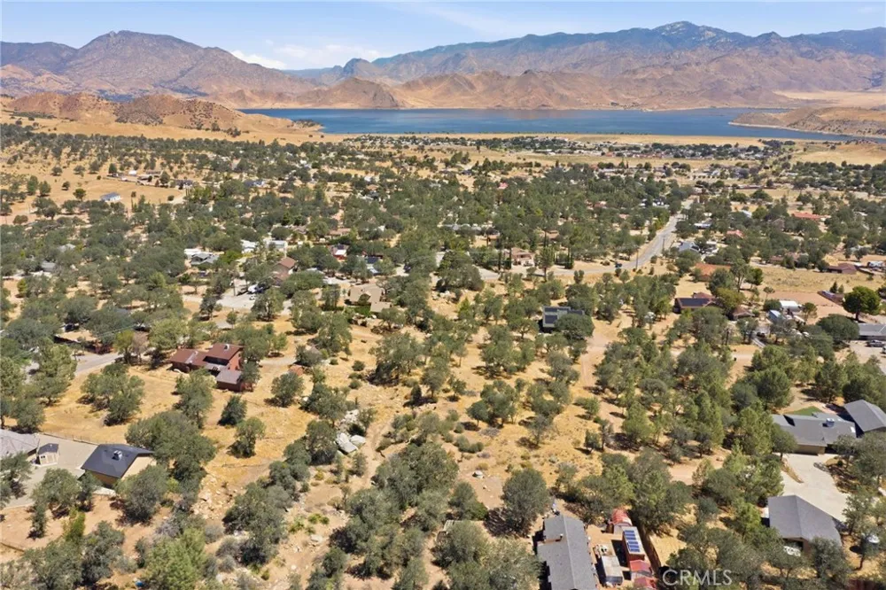 3300 Cook Peak Lake Isabella, CA 93240