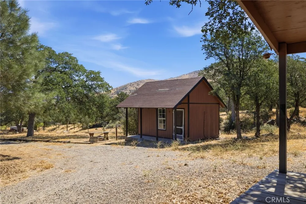 3300 Cook Peak Lake Isabella, CA 93240