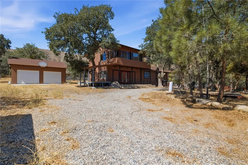 3300 Cook Peak Lake Isabella, CA 93240
