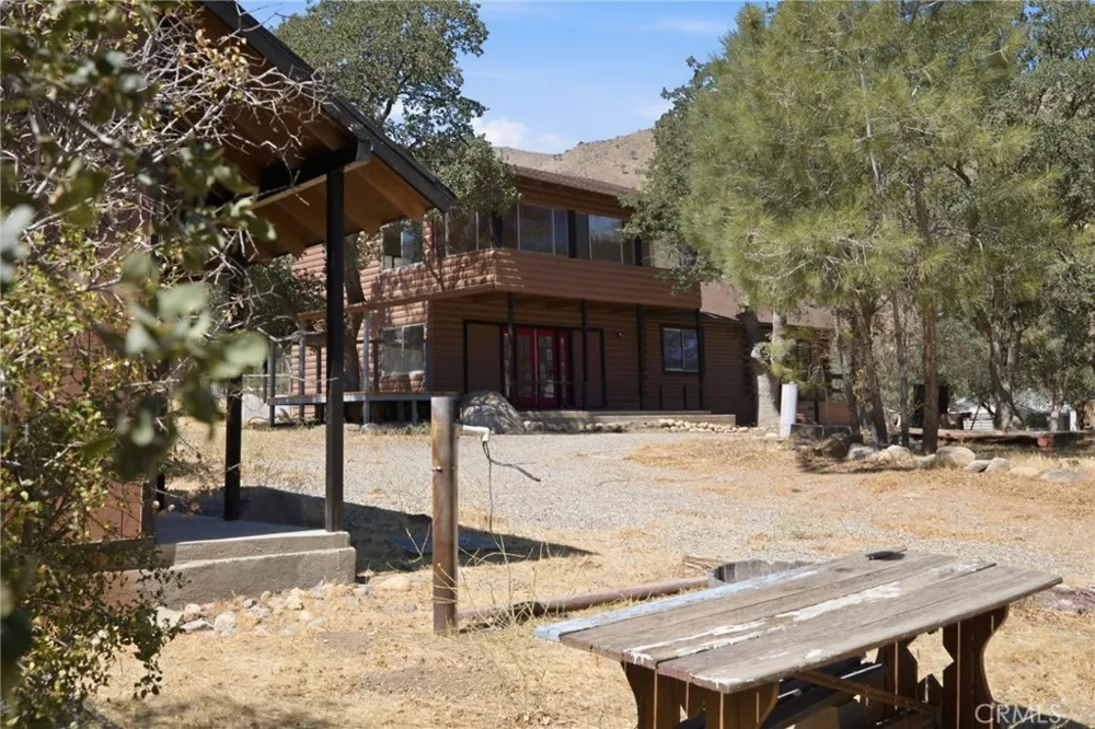 3300 Cook Peak Lake Isabella, CA 93240