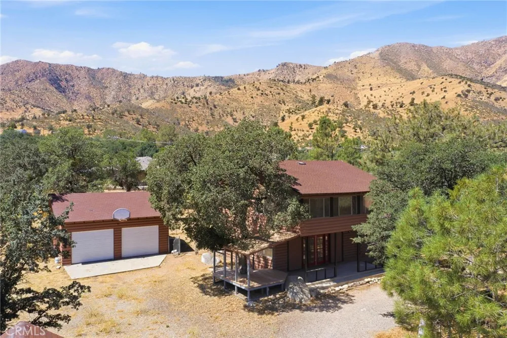 3300 Cook Peak Lake Isabella, CA 93240