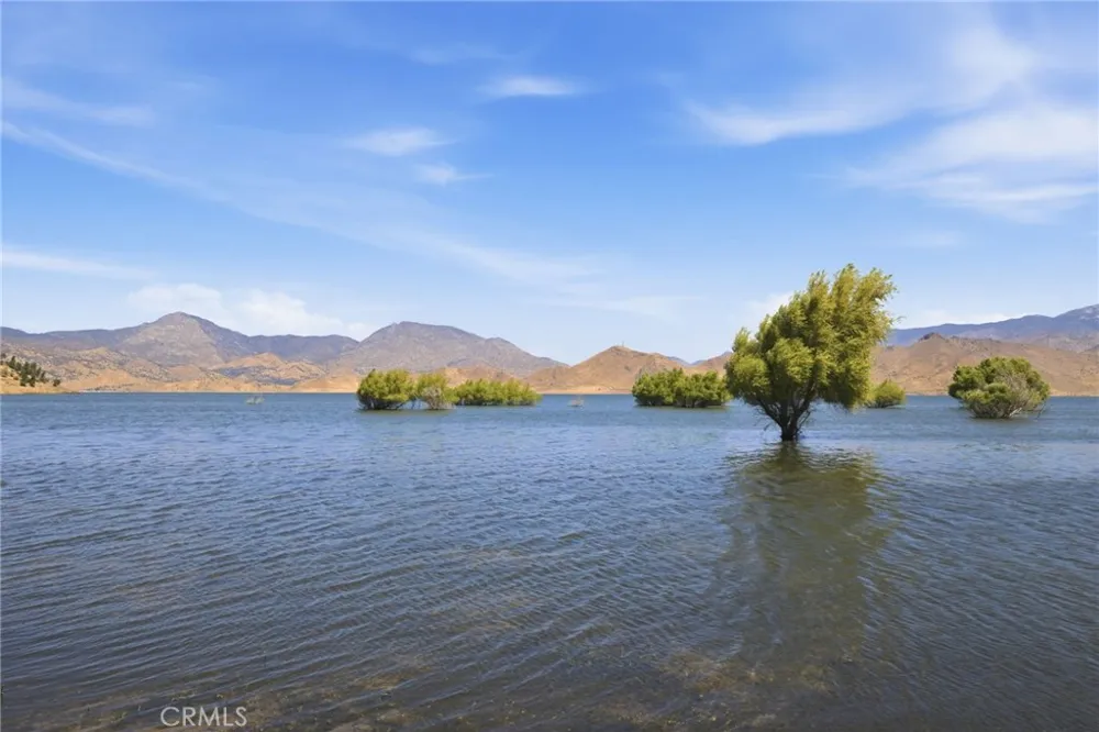 3300 Cook Peak Lake Isabella, CA 93240