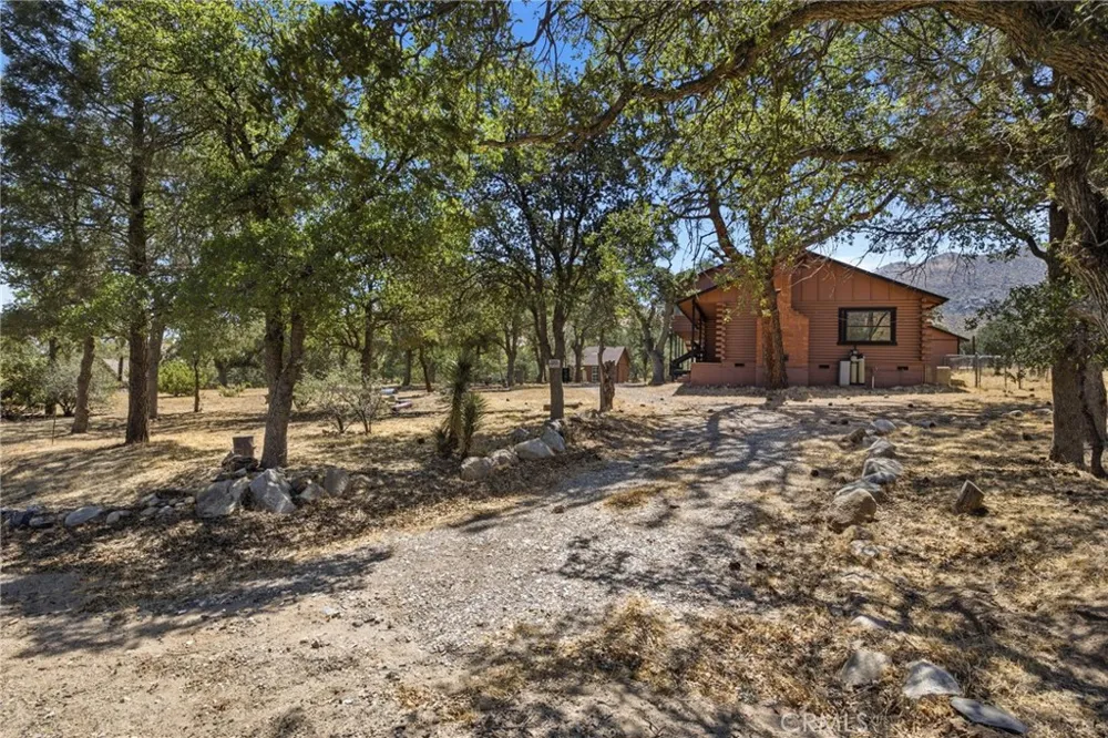 3300 Cook Peak Lake Isabella, CA 93240