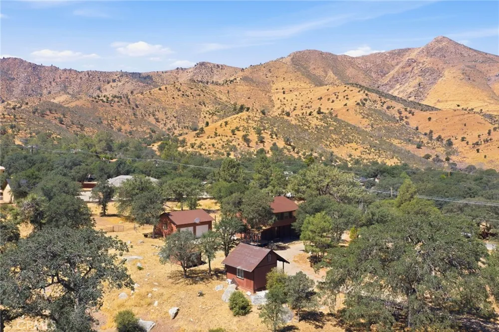 3300 Cook Peak Lake Isabella, CA 93240