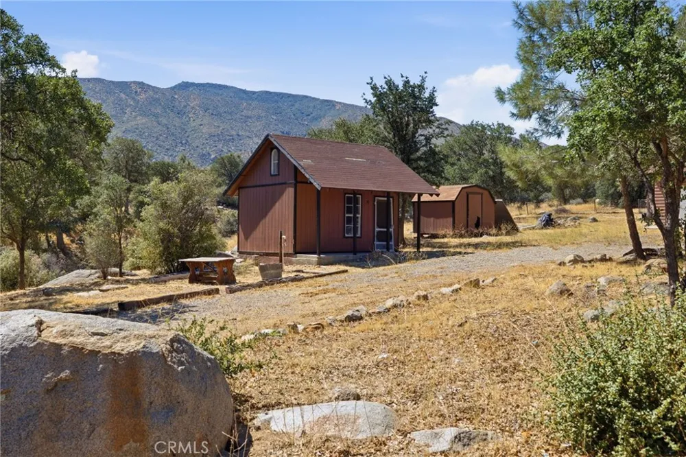 3300 Cook Peak Lake Isabella, CA 93240