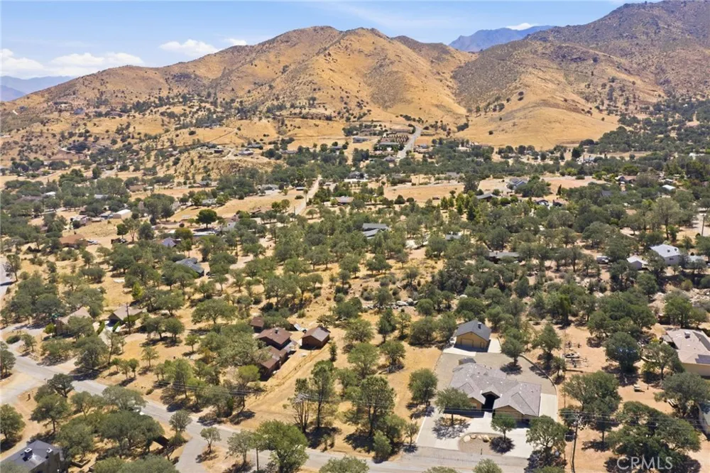 3300 Cook Peak Lake Isabella, CA 93240