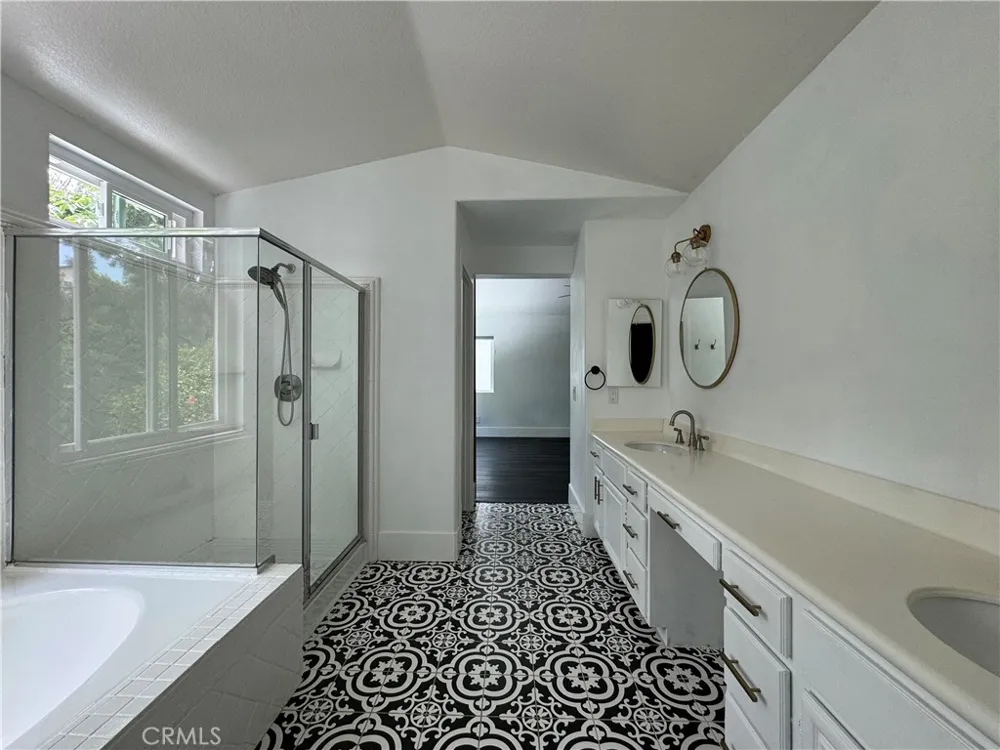 28 Deerwood Aliso Viejo, CA 92656