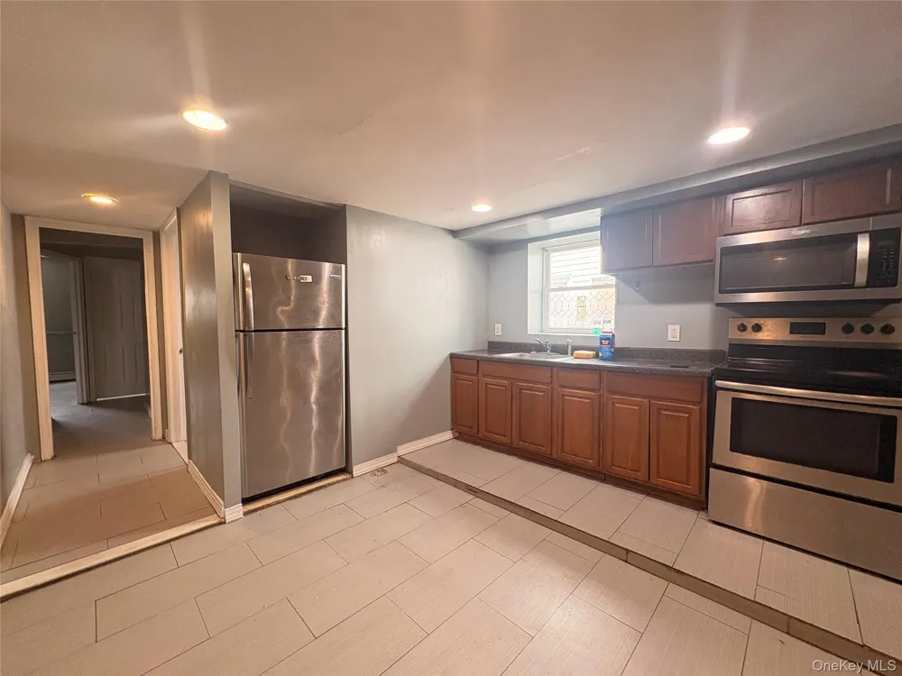 6947 De Costa Avenue Arverne, NY 11692
