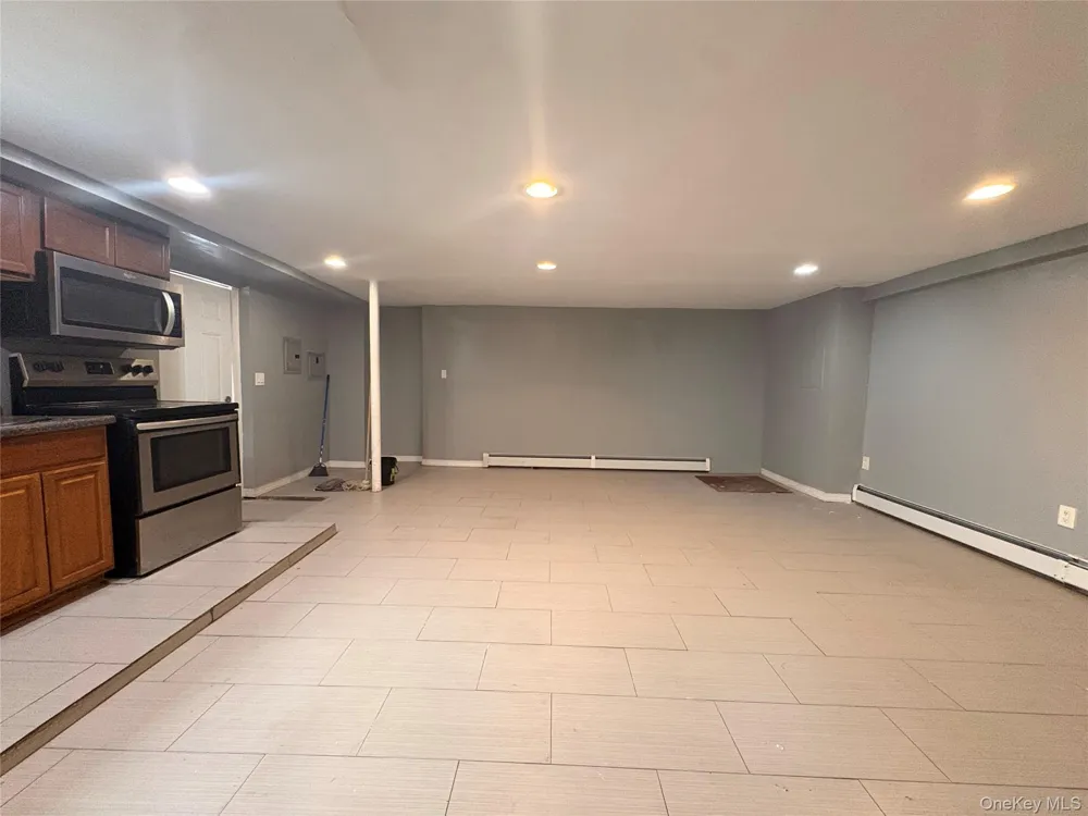6947 De Costa Avenue Arverne, NY 11692