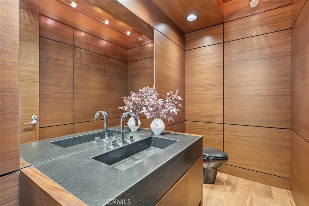 18 E Crest Road Rolling Hills, CA 90274