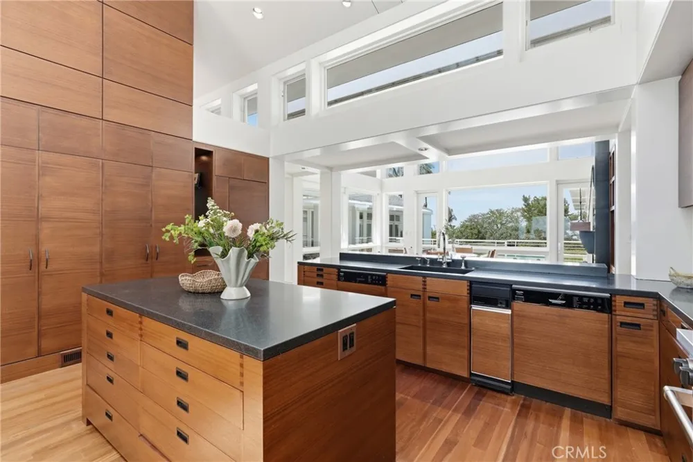 18 E Crest Road Rolling Hills, CA 90274