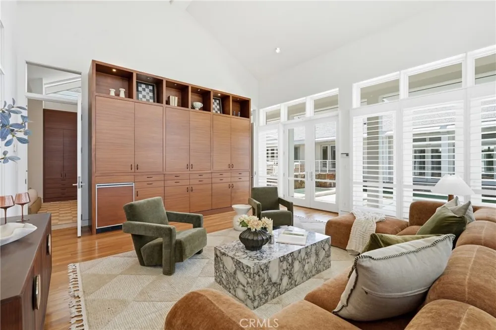 18 E Crest Road Rolling Hills, CA 90274