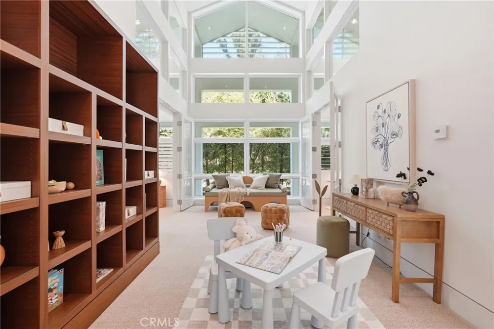 18 E Crest Road Rolling Hills, CA 90274