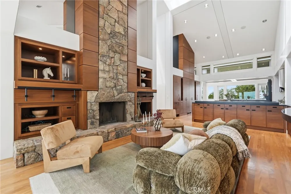 18 E Crest Road Rolling Hills, CA 90274