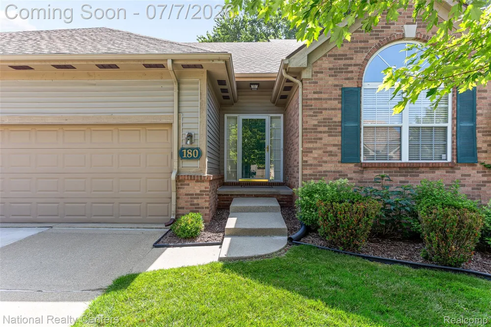 180 Winslow Circle Commerce Charter Township, MI 48390