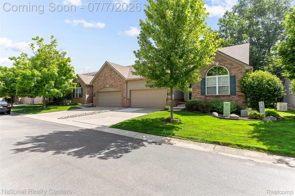 180 Winslow Circle Commerce Charter Township, MI 48390