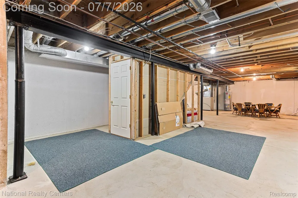 180 Winslow Circle Commerce Charter Township, MI 48390