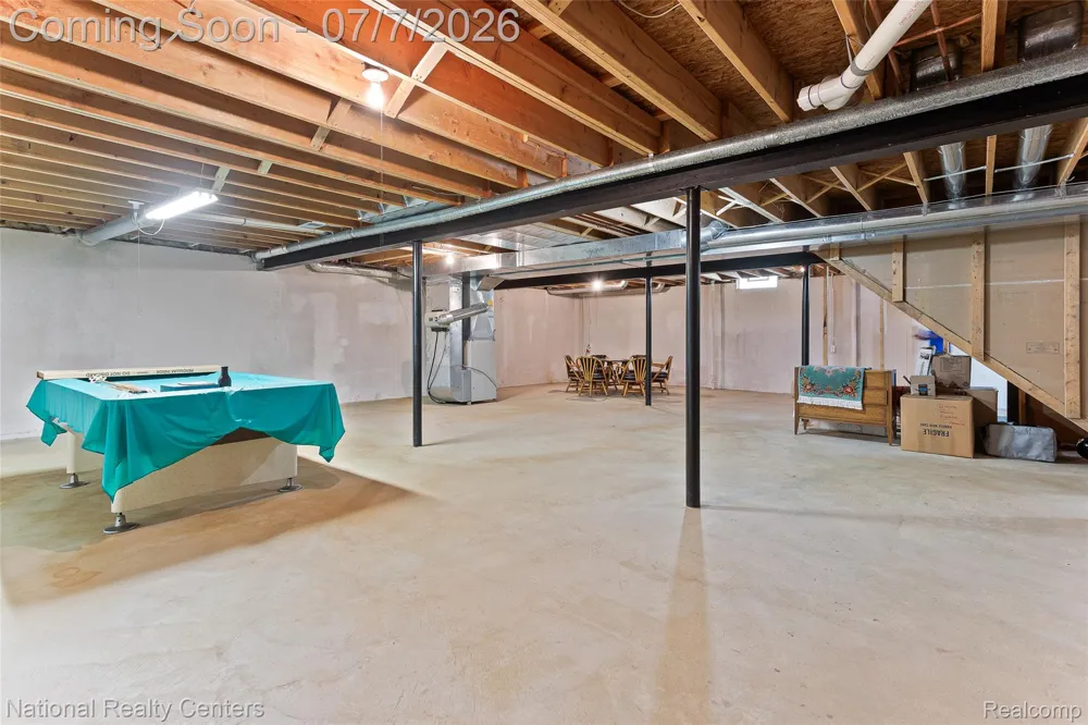 180 Winslow Circle Commerce Charter Township, MI 48390