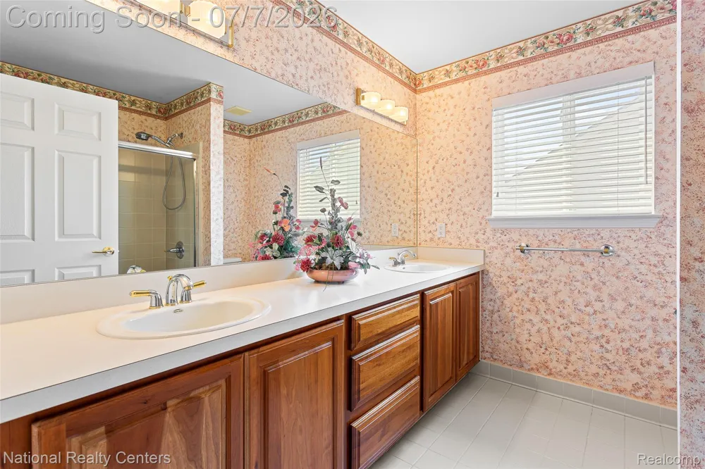 180 Winslow Circle Commerce Charter Township, MI 48390
