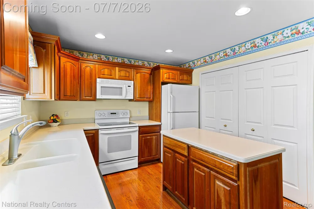 180 Winslow Circle Commerce Charter Township, MI 48390