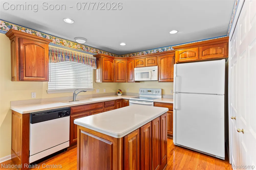 180 Winslow Circle Commerce Charter Township, MI 48390