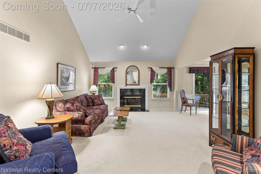 180 Winslow Circle Commerce Charter Township, MI 48390