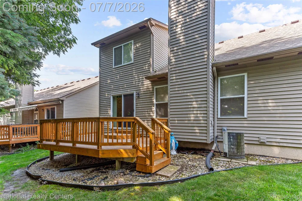 180 Winslow Circle Commerce Charter Township, MI 48390
