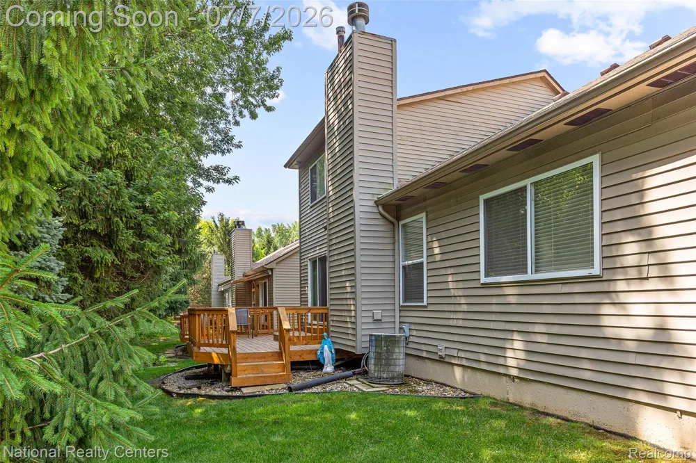 180 Winslow Circle Commerce Charter Township, MI 48390