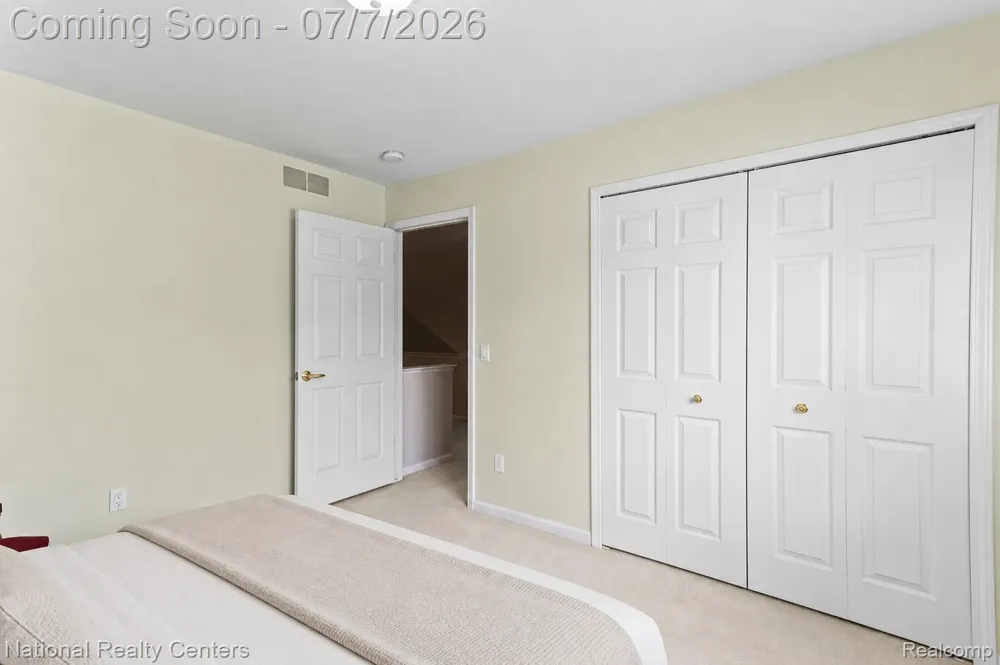 180 Winslow Circle Commerce Charter Township, MI 48390