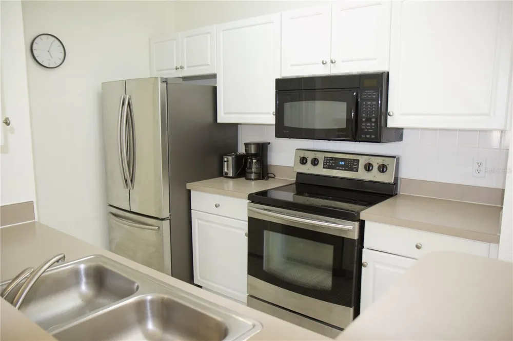 4323 BAYSIDE VILLAGE DRIVE #306 Tampa, FL 33615