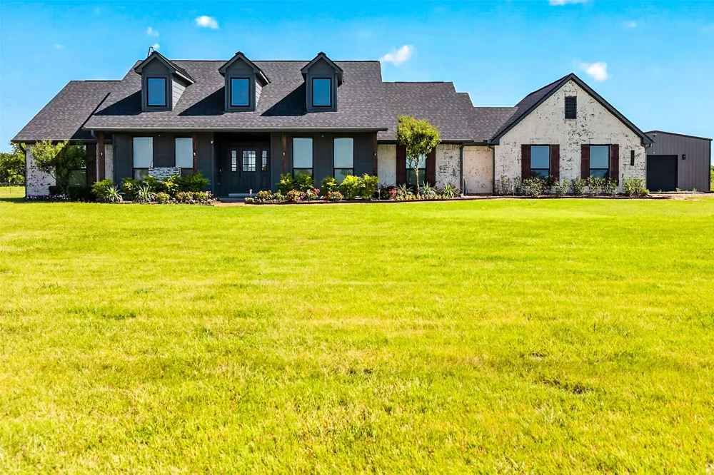 1019 Vaughan Lane Tioga, TX 76271
