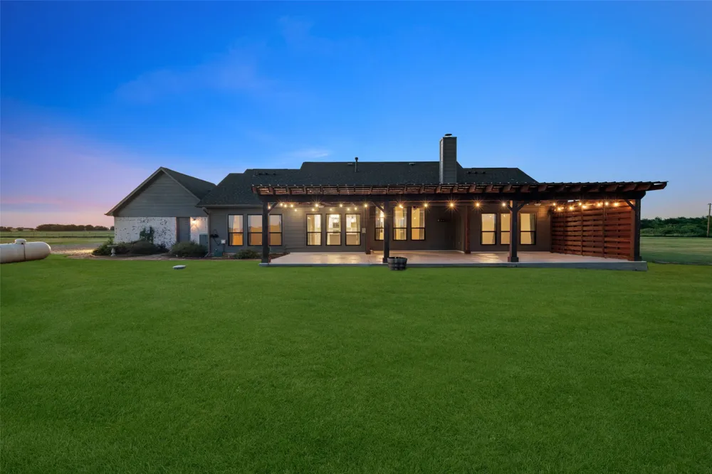 1019 Vaughan Lane Tioga, TX 76271