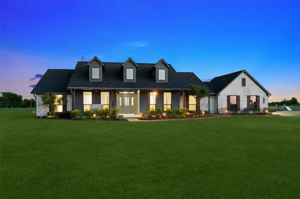 1019 Vaughan Lane Tioga, TX 76271