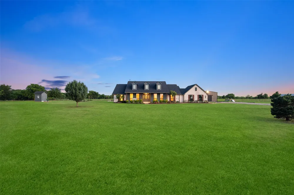 1019 Vaughan Lane Tioga, TX 76271