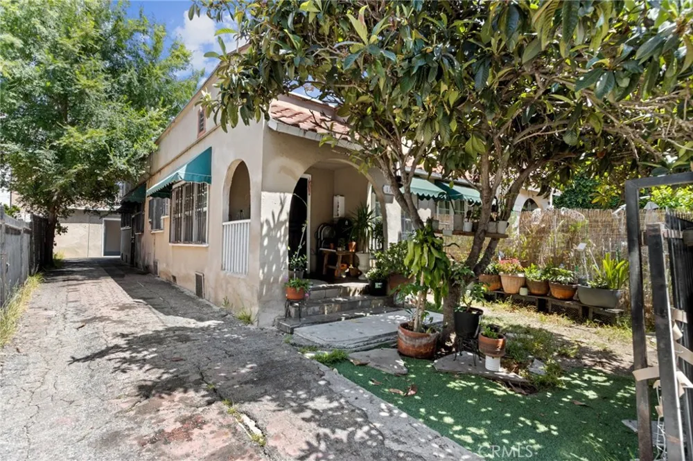 1154 Wilton Los Angeles, CA 90038