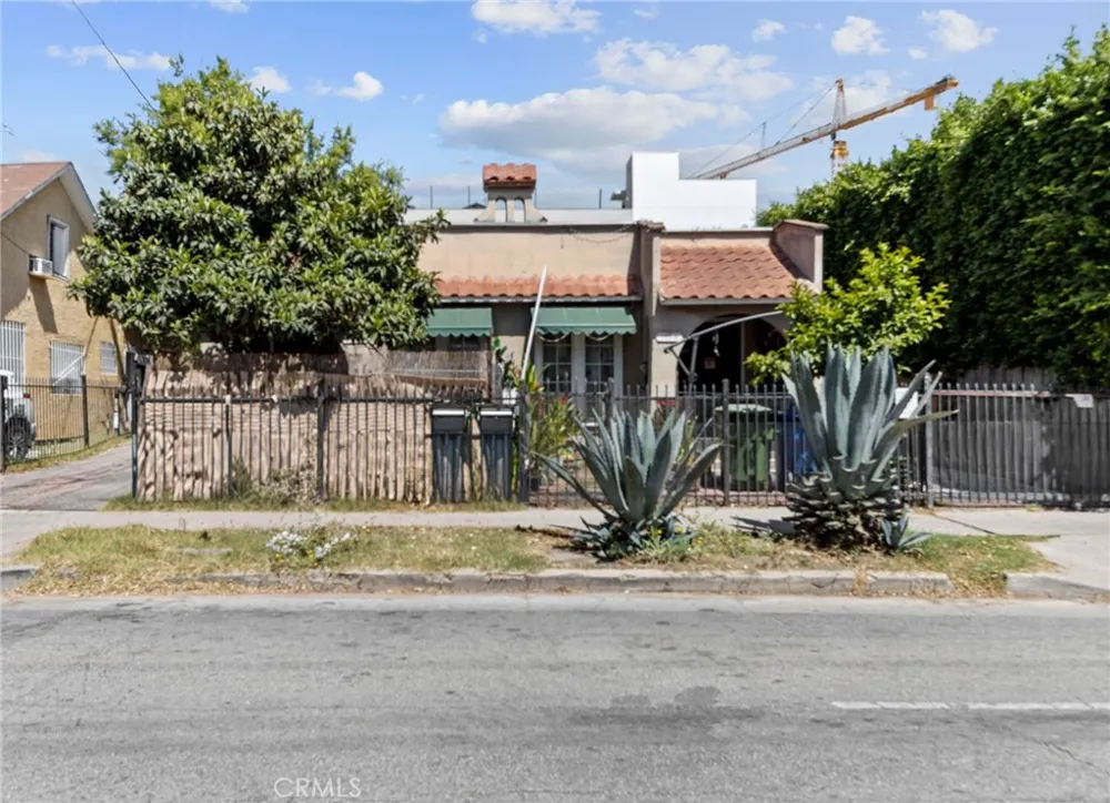 1154 Wilton Los Angeles, CA 90038