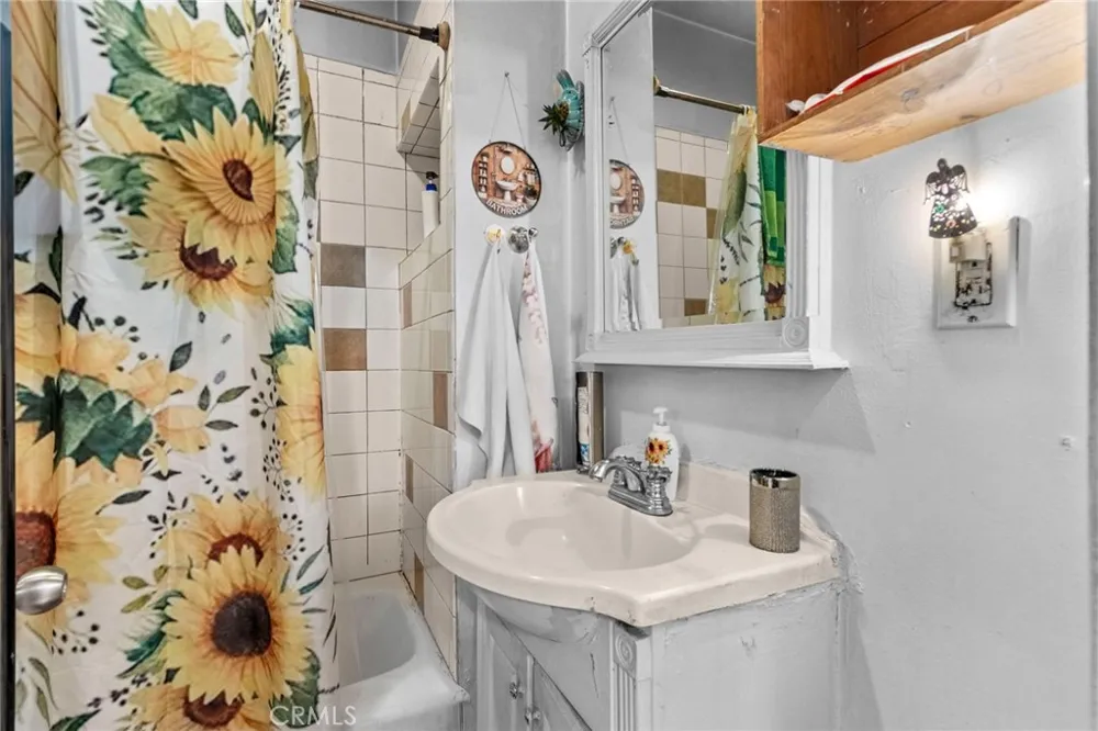 1154 Wilton Los Angeles, CA 90038