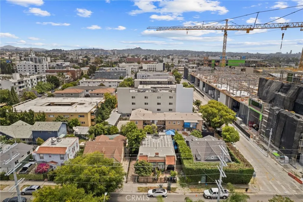 1154 Wilton Los Angeles, CA 90038