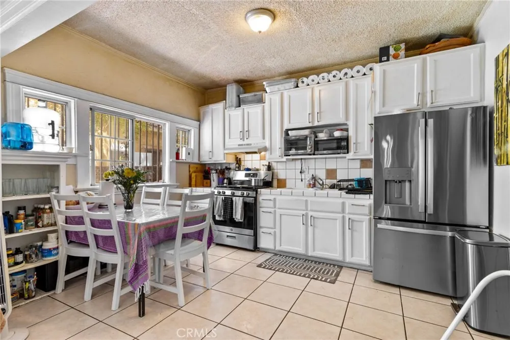 1154 Wilton Los Angeles, CA 90038