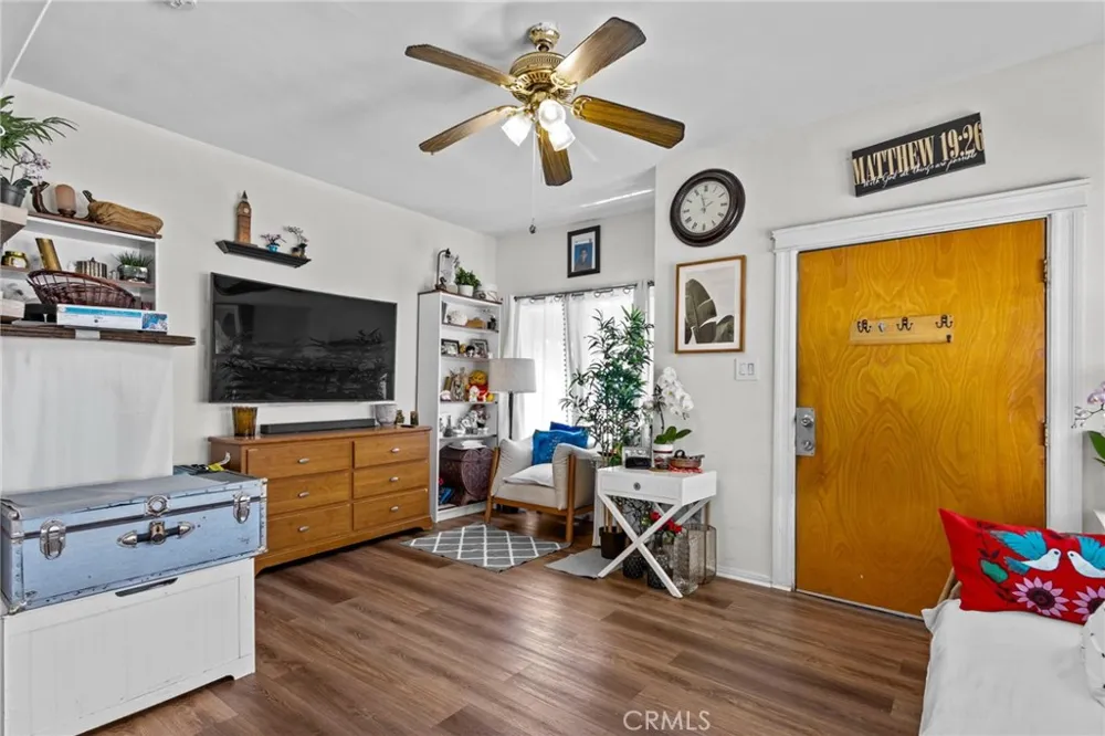 1154 Wilton Los Angeles, CA 90038