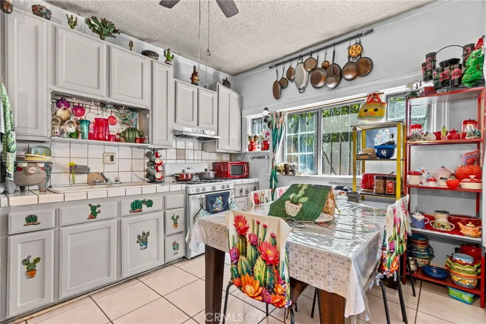 1154 Wilton Los Angeles, CA 90038