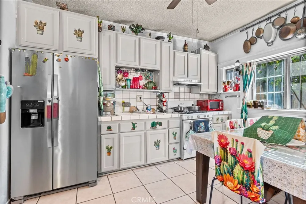 1154 Wilton Los Angeles, CA 90038