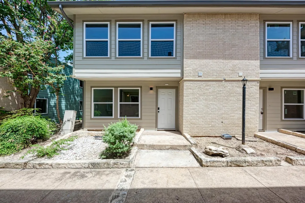 2124 Burton Drive #136 Austin, TX 78741