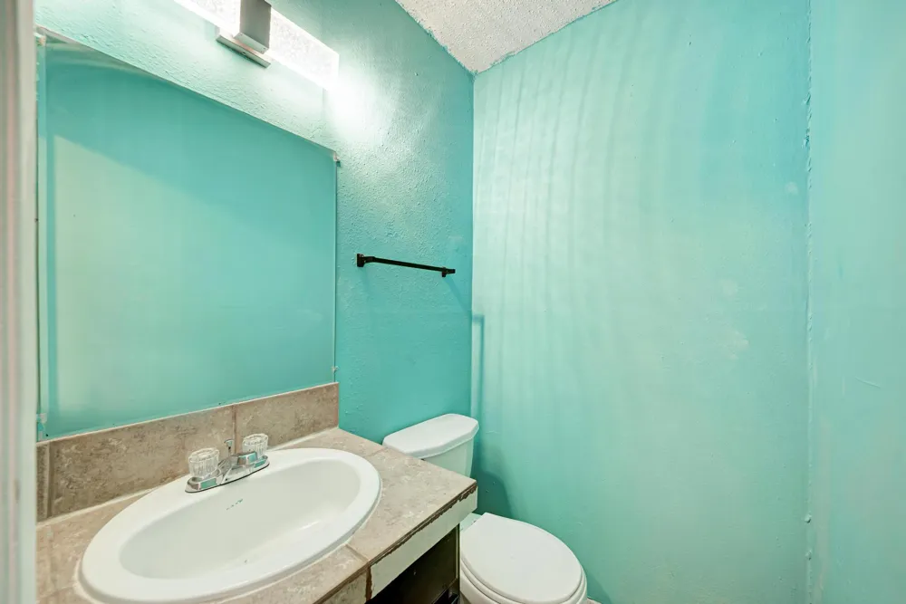 2124 Burton Drive #136 Austin, TX 78741