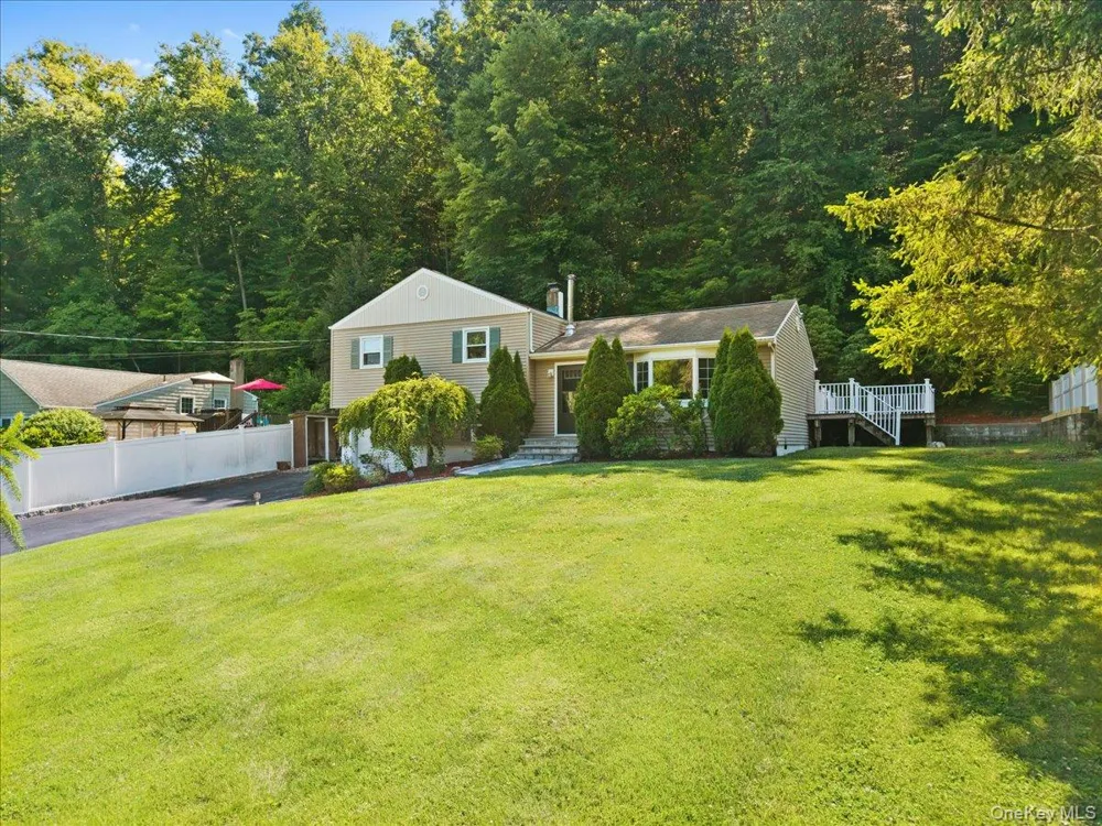 22 Knollwood Road Cortlandt Manor, NY 10567